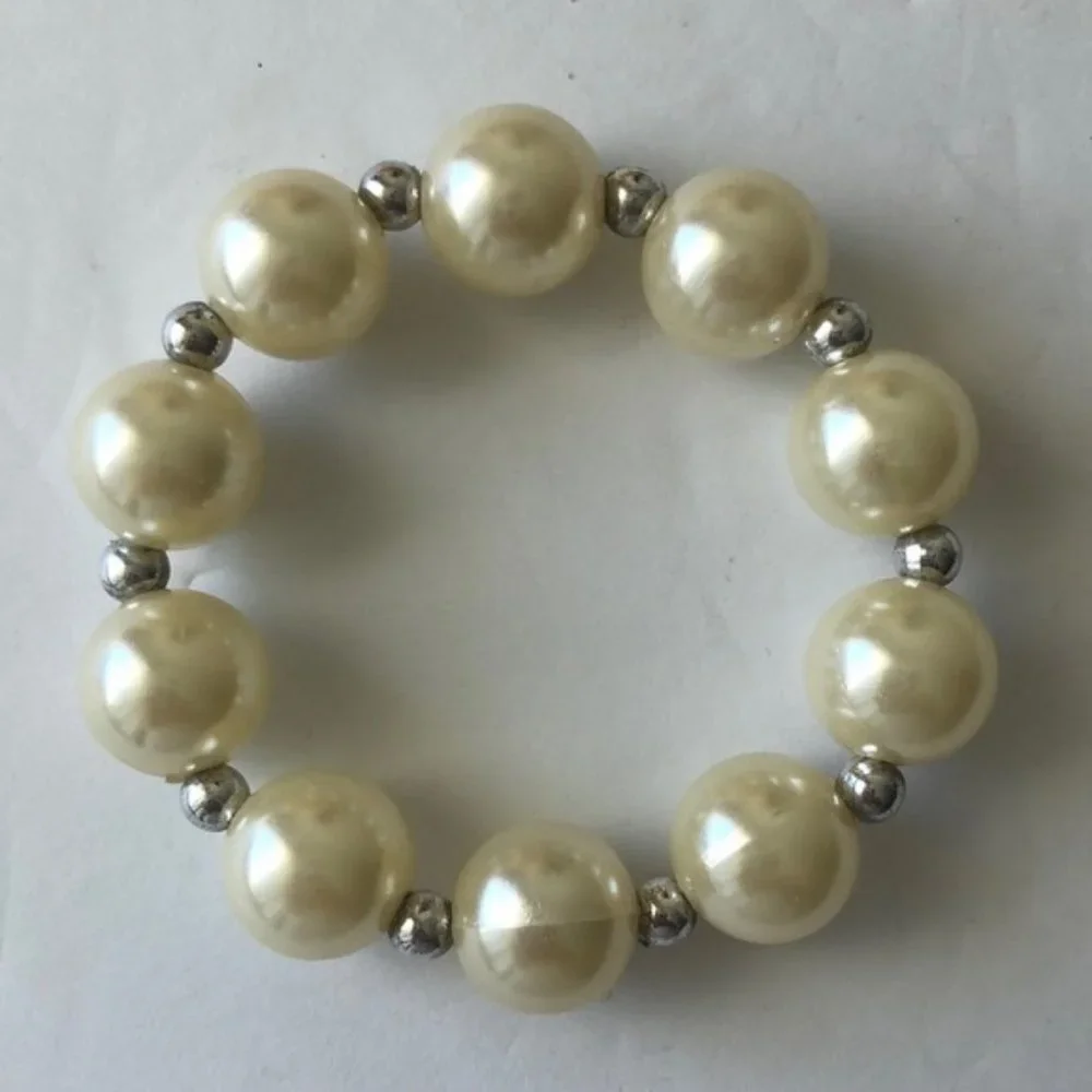 Stretch Bracelet Faux Pearl w Silver Studs